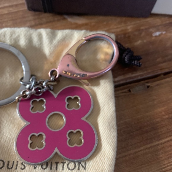 Louis Vuitton key chain - Picture 3 of 4